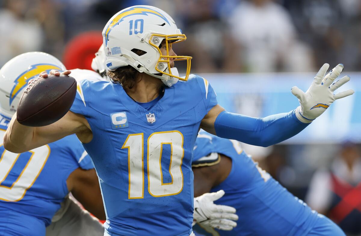 Chargers quarterback Justin Herbert (10) plays with a splint on his left middle finger against the Las Vegas Raiders.